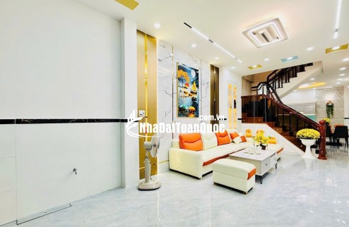 HẺM XE HƠI QUANG TRUNG — 